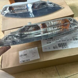 New Original Front Bumper Turn Signal Light For BMW 6 Series F06 F12 F13, OE 63137165805 Left / 63137165806 Right