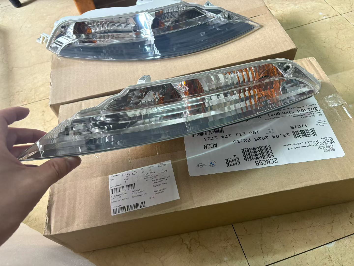 New Original Front Bumper Turn Signal Light For BMW 6 Series F06 F12 F13, OE 63137165805 Left / 63137165806 Right