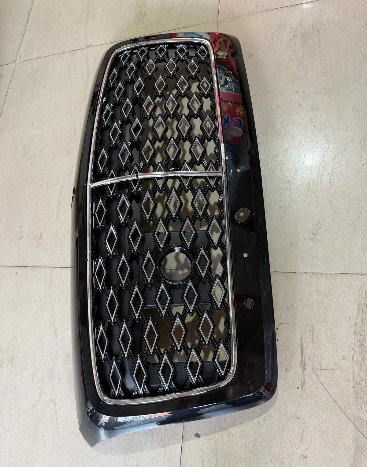 Used Mulliner Double Diamond Front Grille Gloss Black Chrome For Bentley Continental GT 3S / Flying Spur 4S, OE 3SD853667 / 4S0853667 - Image 2