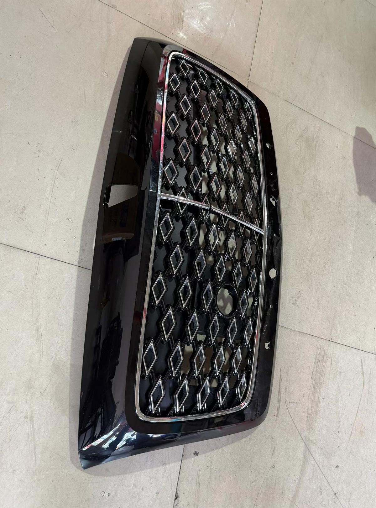 Used Mulliner Double Diamond Front Grille Gloss Black Chrome For Bentley Continental GT 3S / Flying Spur 4S, OE 3SD853667 / 4S0853667