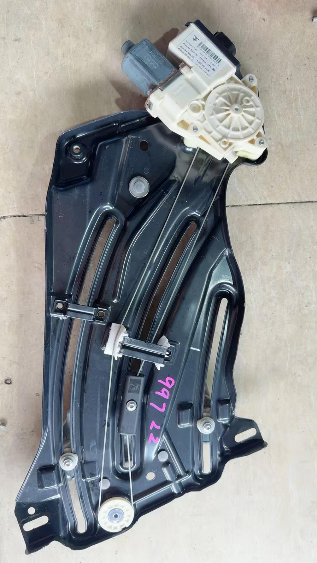 Used Porsche 997 911 Cabriolet Rear Quarter Window Regulator With Motor OE 99754301502 99754301602 - Image 3
