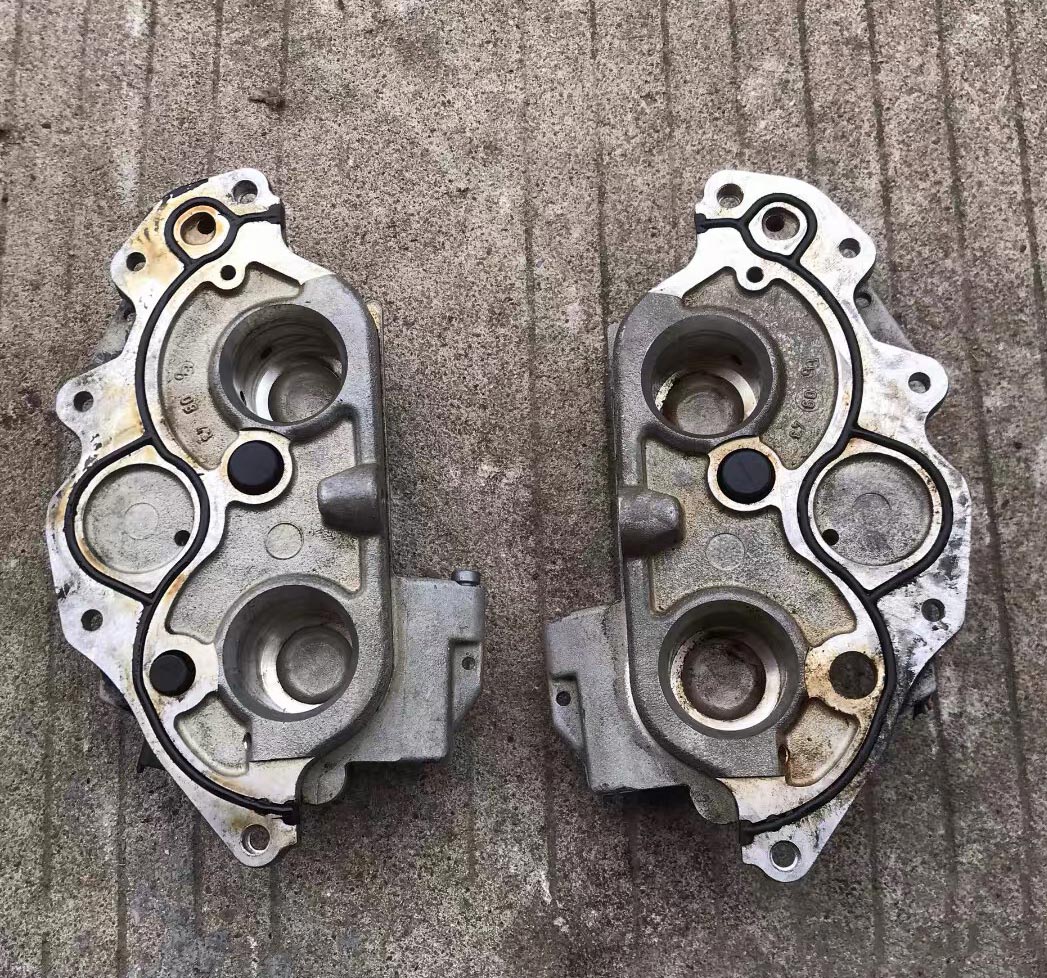 Used Genuine Camshaft Adjuster Cover Pair For Mercedes‑Benz M156 6.2L AMG C63 E63 CLS63 S63 ML63 OE:1560500118 1560500218
