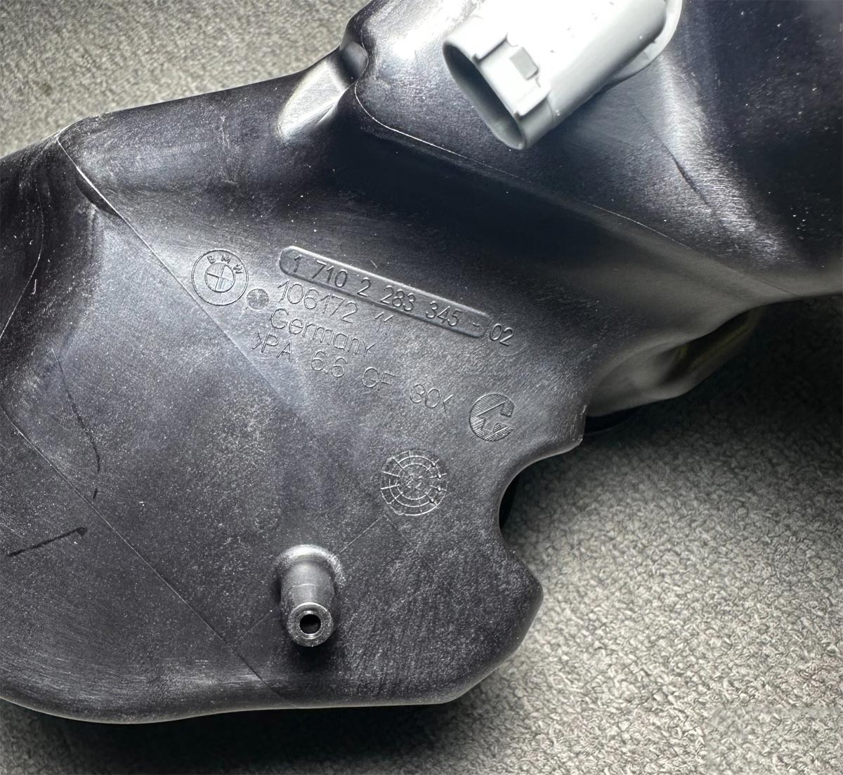 BMW E60 M5 E63 E64 M6 S85 Coolant Expansion Tank Radiator Overflow Bottle OE 17102283345 - Image 4